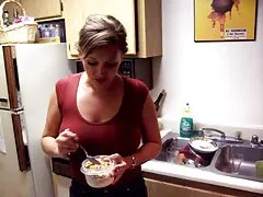 حتى تمتص اثنين من القضيب في وقت واحد سكسي محرم اجنبي