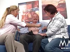 الرجل يعرف كيفية التدليك عن موقع سكسي اجنبي طريق الفم وصاحب الديك