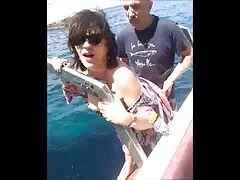 امرأة ذات شعر بني تدرج زجاجة ماء في سكسي اجنبي عربي بوسها