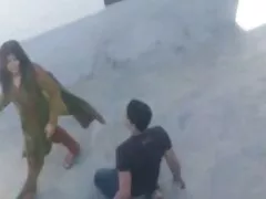 براندي أنيستون وقع بقوة في سكسي أجنبي مترجم فمها