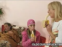 امرأة سكسي اجنبي محارم مترجم سمراء محشوة ديك الاصطناعي في نفسها